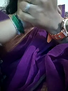 Snapshot of sweetqueen143 chatting on 12-04-25, 03:10 sweetqueen143 online show from 12-04-25, 03:10