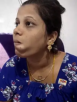 Snapshot of sweetqueen143 chatting on 05-12-26, 03:20 sweetqueen143 online show from 05-12-26, 03:20