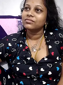 Snapshot of sweetqueen143 chatting on 05-16-26, 03:44 sweetqueen143 online show from 05-16-26, 03:44