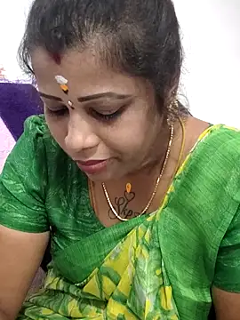 Snapshot of sweetqueen143 chatting on 05-21-26, 04:08 sweetqueen143 online show from 05-21-26, 04:08