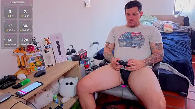 Snapshot of ryden_01 chatting on 11-04-25, 04:17 ryden 01 online show from 11-04-25, 04:17