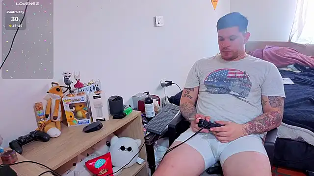 Snapshot of ryden_01 chatting on 11-19-25, 03:45 ryden 01 online show from 11-19-25, 03:45