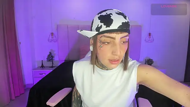 Snapshot of Gyal_8_ chatting on 12-05-25, 03:26 Gyal 8 online show from 12-05-25, 03:26