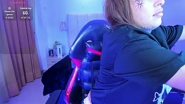 Snapshot of Gyal_8_ chatting on 01-08-26, 02:58 Gyal 8 online show from 01-08-26, 02:58