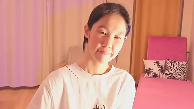 Snapshot of Reina__chan chatting on 09-22-25, 04:31 Reina chan online show from 09-22-25, 04:31