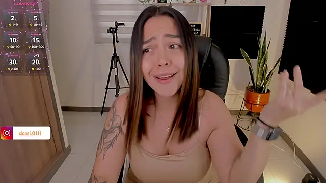 Snapshot of TaniaVelvet chatting on 09-25-25, 04:43 TaniaVelvet online show from 09-25-25, 04:43