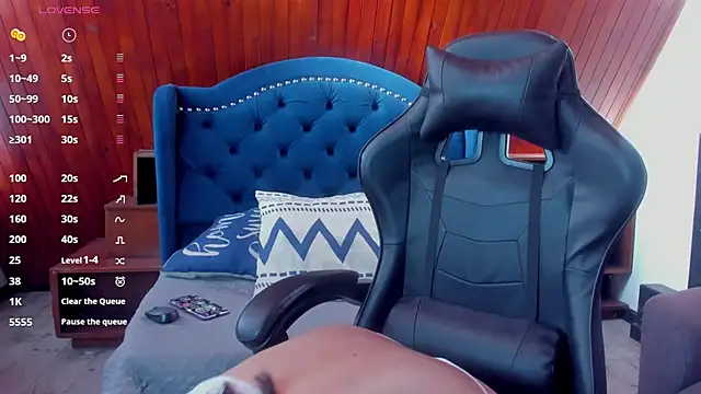 Snapshot of BabyLux chatting on 11-24-25, 09:03 BabyLux online show from 11-24-25, 09:03