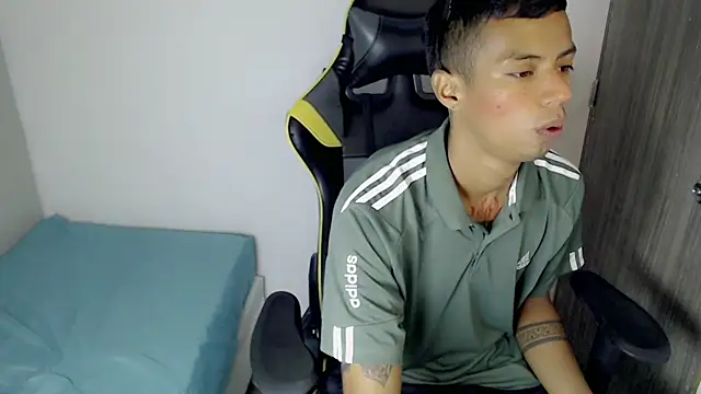 Snapshot of Nando_coll chatting on 10-17-25, 11:35 Nando coll online show from 10-17-25, 11:35