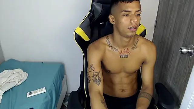 Snapshot of Nando_coll chatting on 10-18-25, 11:33 Nando coll online show from 10-18-25, 11:33