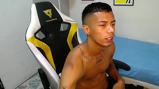 Snapshot of Nando_coll chatting on 10-20-25, 01:00 Nando coll online show from 10-20-25, 01:00