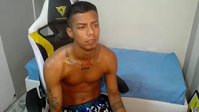 Snapshot of Nando_coll chatting on 10-27-25, 12:20 Nando coll online show from 10-27-25, 12:20