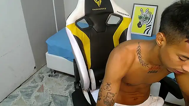 Snapshot of Nando_coll chatting on 10-28-25, 11:25 Nando coll online show from 10-28-25, 11:25