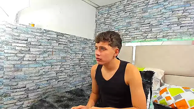 Snapshot of Julian_wolf18 chatting on 09-22-25, 01:35 Julian wolf18 online show from 09-22-25, 01:35