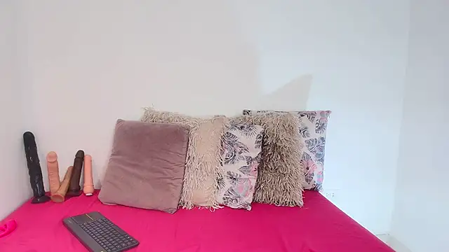 SaraGuzmann online show from 03-26-26, 07:41