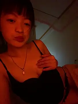 Snapshot of Tramy_xx chatting on 05-31-26, 02:02 Tramy xx online show from 05-31-26, 02:02