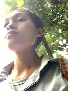 Snapshot of Halyy_xx chatting on 10-15-25, 07:52 Halyy xx online show from 10-15-25, 07:52