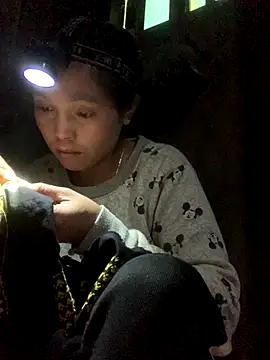 Snapshot of Halyy_xx chatting on 11-18-25, 06:51 Halyy xx online show from 11-18-25, 06:51