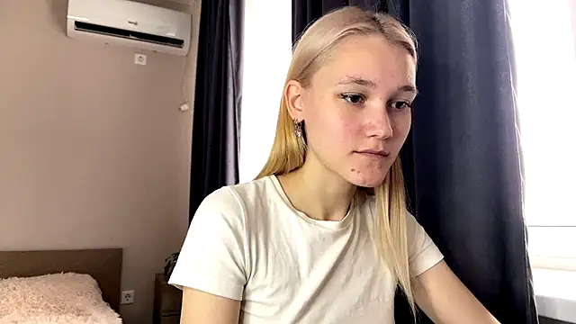 Snapshot of TwinedPeril chatting on 10-14-25, 07:09 TwinedPeril online show from 10-14-25, 07:09