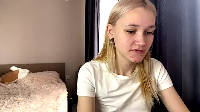 Snapshot of TwinedPeril chatting on 10-15-25, 07:08 TwinedPeril online show from 10-15-25, 07:08