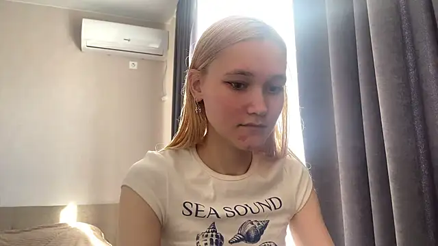 Snapshot of TwinedPeril chatting on 10-22-25, 07:08 TwinedPeril online show from 10-22-25, 07:08