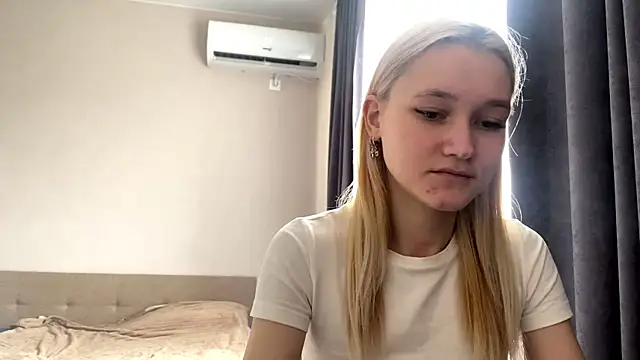 Snapshot of TwinedPeril chatting on 10-24-25, 07:05 TwinedPeril online show from 10-24-25, 07:05