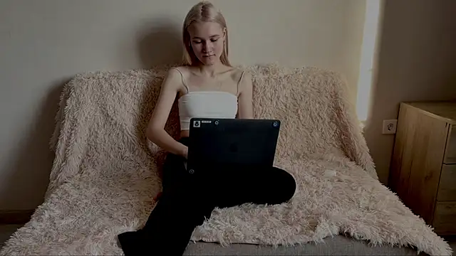 Snapshot of TwinedPeril chatting on 11-28-25, 07:22 TwinedPeril online show from 11-28-25, 07:22