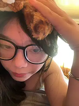 Snapshot of AZ37866 chatting on 10-14-25, 01:50 AZ37866 online show from 10-14-25, 01:50