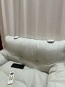 Snapshot of AZ37866 chatting on 10-19-25, 09:32 AZ37866 online show from 10-19-25, 09:32