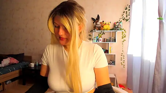 Snapshot of Alice_Casey_new chatting on 10-29-25, 01:13 Alice Casey new online show from 10-29-25, 01:13