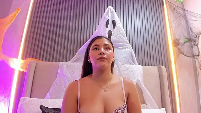 AnyaSosa  online show from 10-30-25, 01:12