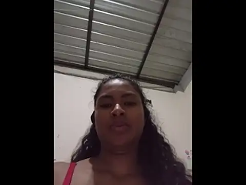 Snapshot of _Canella_ chatting on 11-08-25, 04:01 Canella online show from 11-08-25, 04:01