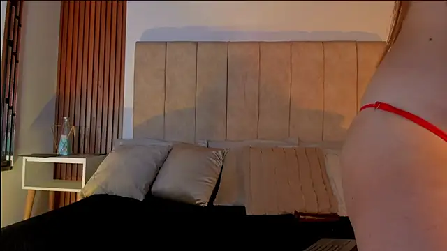 Lauraa saenz11 online show from 10-17-25, 08:11