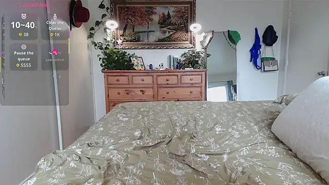 Snapshot of wutangwendy chatting on 10-13-25, 09:59 wutangwendy online show from 10-13-25, 09:59