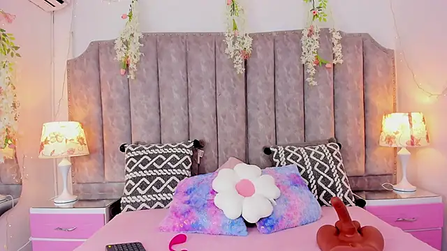 Snapshot of JadeBennett_ chatting on 10-25-25, 04:31 JadeBennett online show from 10-25-25, 04:31