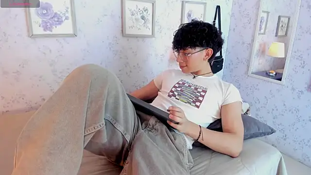 Snapshot of liam_twiink chatting on 06-24-26, 07:57 liam twiink online show from 06-24-26, 07:57
