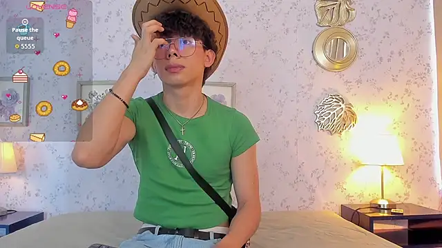 Snapshot of liam_twiink chatting on 07-15-26, 07:19 liam twiink online show from 07-15-26, 07:19