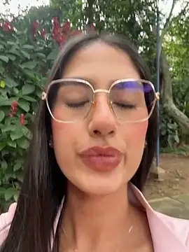 Snapshot of Julieta_Duque chatting on 12-17-25, 07:42 Julieta Duque online show from 12-17-25, 07:42