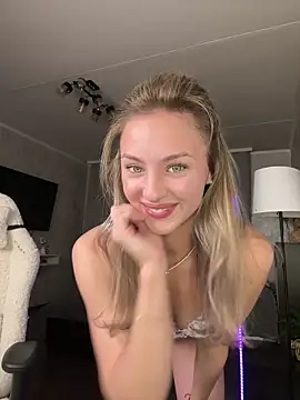 Snapshot of Mally_Say chatting on 10-30-25, 08:31 Mally Say online show from 10-30-25, 08:31