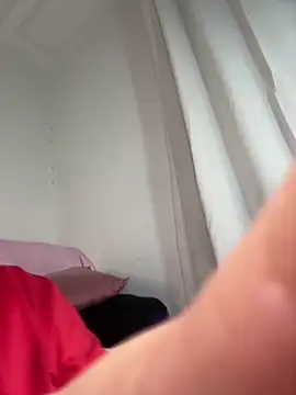 Snapshot of _amelie- chatting on 05-16-26, 12:40 amelie- online show from 05-16-26, 12:40