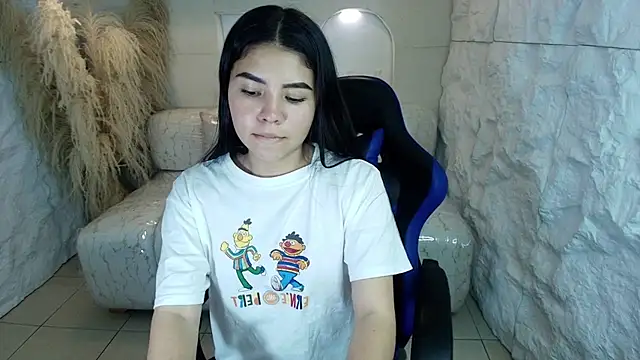 Snapshot of ambarina_r chatting on 09-26-25, 03:10 ambarina r online show from 09-26-25, 03:10