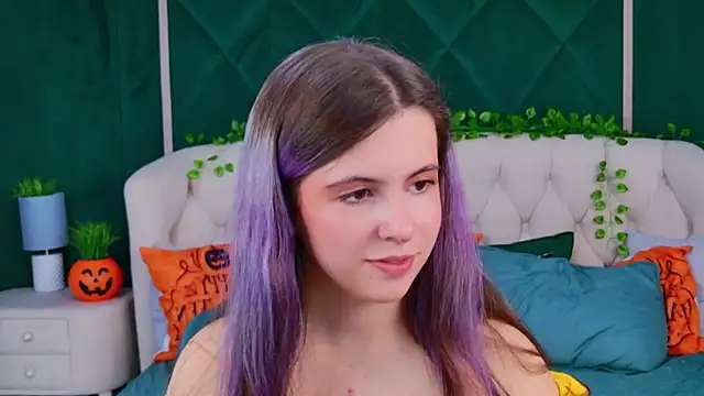 Snapshot of Akira_Halls chatting on 10-27-25, 09:19 Akira Halls online show from 10-27-25, 09:19