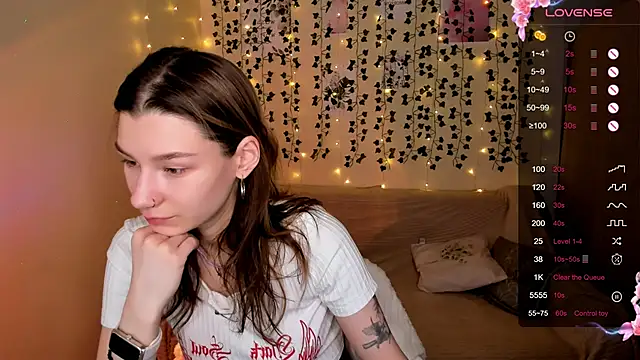 LinaBlossom  online show from 11-06-25, 08:48