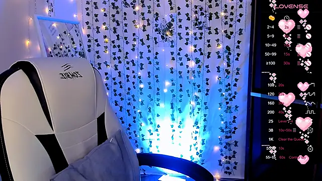 LinaBlossom  online show from 04-09-26, 06:19