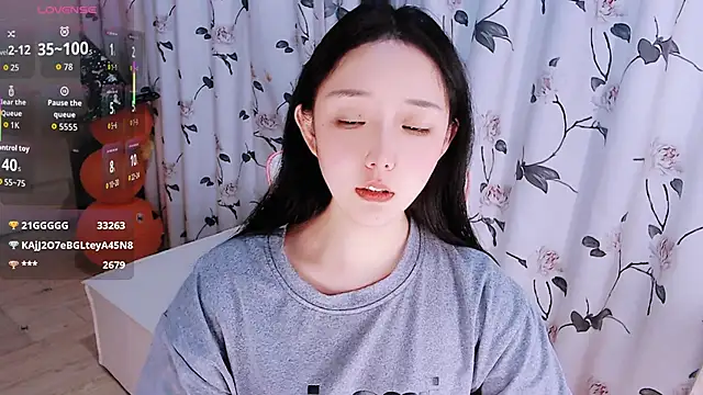 Snapshot of Niannian- chatting on 11-05-25, 05:13 Niannian- online show from 11-05-25, 05:13