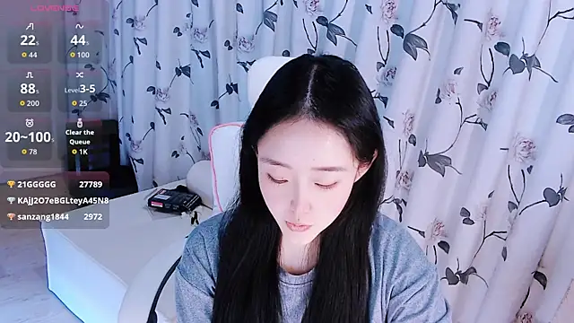 Snapshot of Niannian- chatting on 11-30-25, 06:23 Niannian- online show from 11-30-25, 06:23