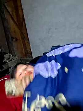 Snapshot of diamond-- chatting on 12-15-25, 01:26 diamond-- online show from 12-15-25, 01:26