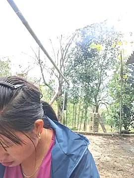 Snapshot of diamond-- chatting on 12-17-25, 12:38 diamond-- online show from 12-17-25, 12:38