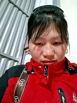 Snapshot of diamond-- chatting on 12-21-25, 11:23 diamond-- online show from 12-21-25, 11:23