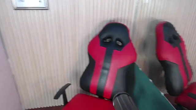 Snapshot of DEIV2_ chatting on 11-13-25, 04:55 DEIV2 online show from 11-13-25, 04:55