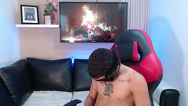 Snapshot of DEIV2_ chatting on 11-25-25, 05:29 DEIV2 online show from 11-25-25, 05:29